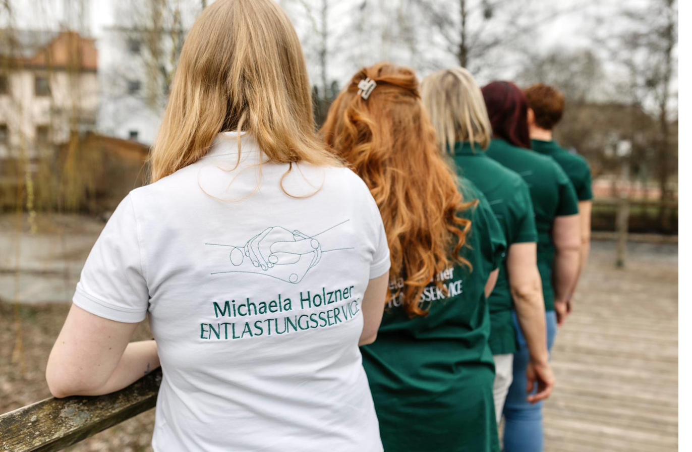 Team von MH Entlastungsservice von hinten